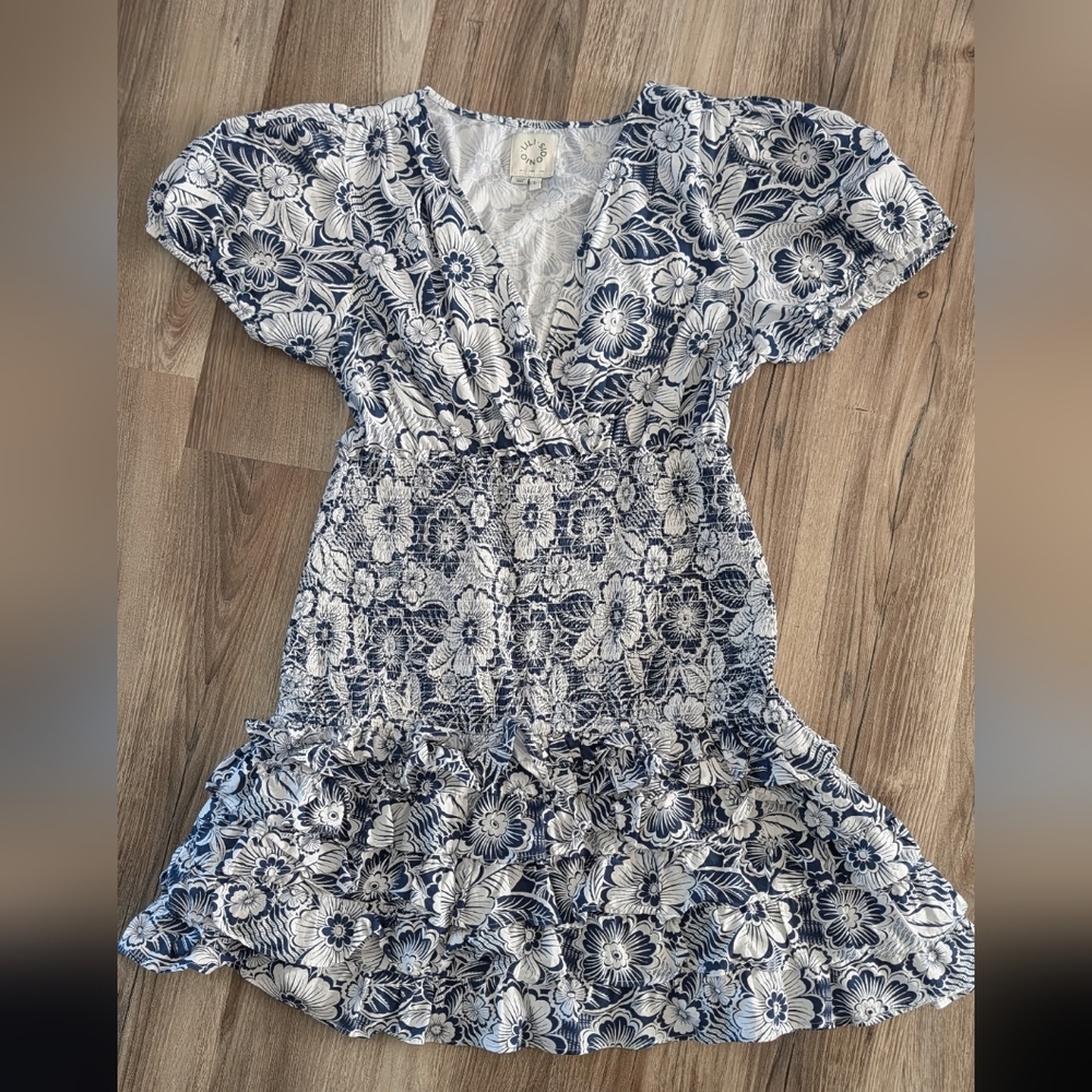 Elegant Floral Mini Dress in Navy and White